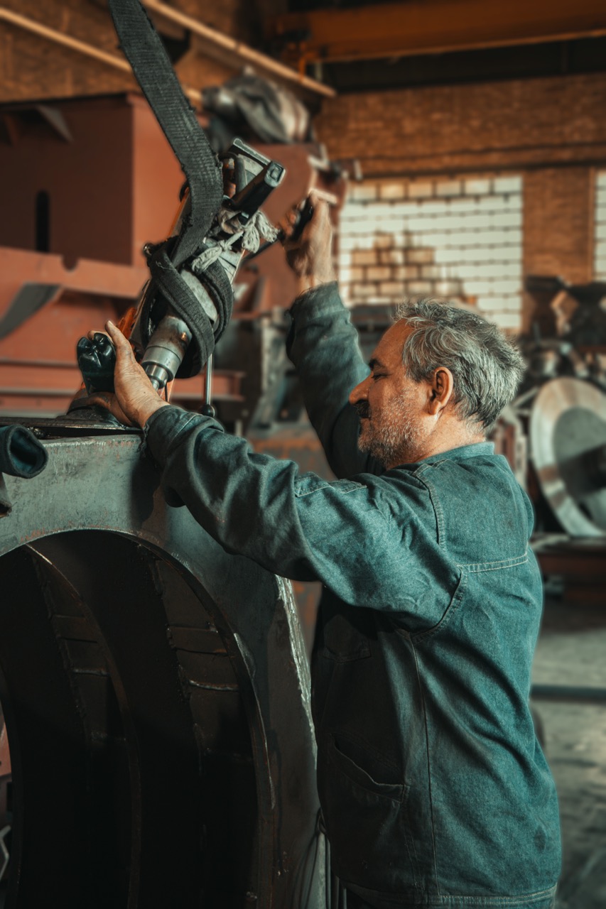 [دستگاه CNC در حال کار]