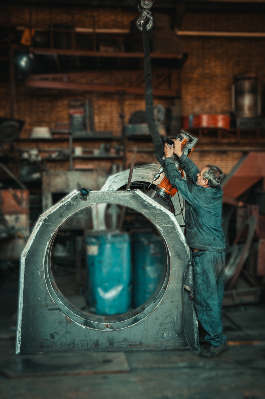 کارگران در حال جوشکاری